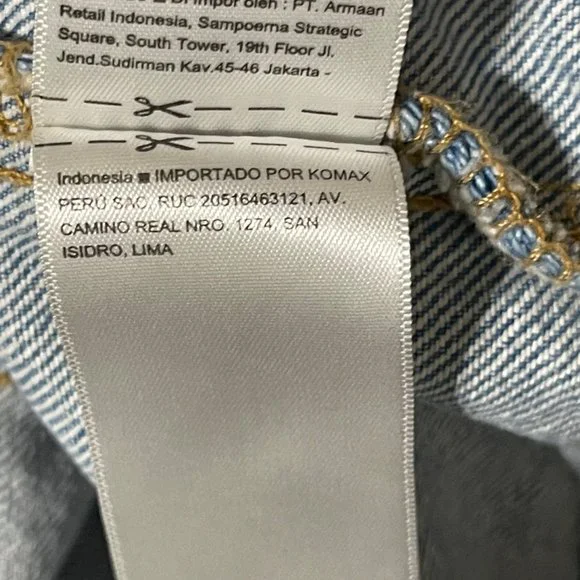 Old Navy women’s/teen size M long sleeve medium wash denim jean jacket - Picture 7 of 10